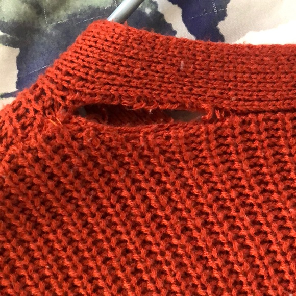 Distressed sweater - Picture 2 of 2